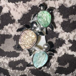 B&BW sea turtle Wallflower.